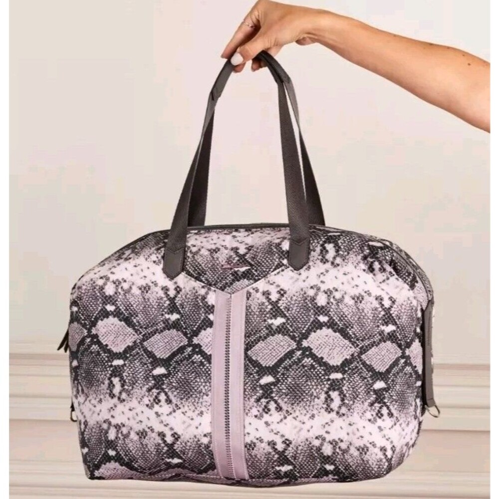 EUC Stella & Dot Crush It Snake Carry On Overnight Weekender Tote Travel Bag
